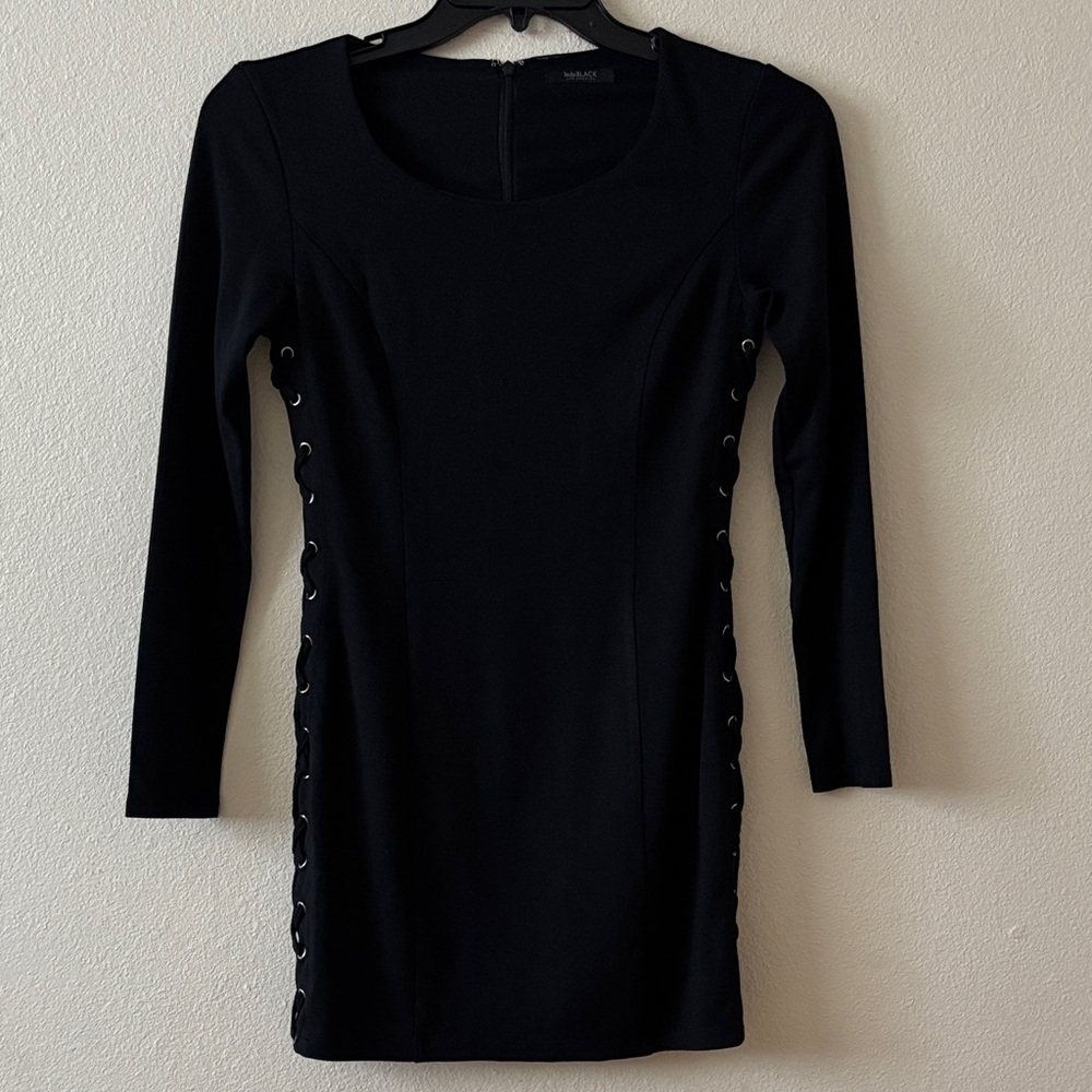 Chic Black Long Sleeve Dress with Eyelet Detail
By: Bobi Black,Los Angeles